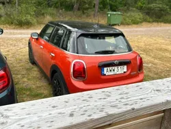Orange Begagnad 2019 Mini Cooper Pepper Halvkombi | 160 000 kr (Marknadspris)