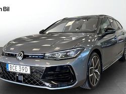 Mörkgrå (diabase grey metallic gre) Begagnad 2024 VW Passat R-line Kombi | 529 800 kr
