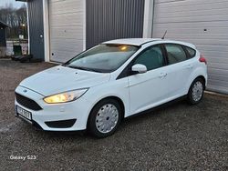 Vit Begagnad 2017 Ford Focus Trend Halvkombi | 99 000 kr (Marknadspris)