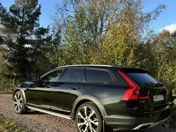 Svart Begagnad 2018 Volvo V90 CC Kombi | 269 000 kr