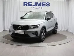 Grå Begagnad 2023 Volvo XC40 Plus SUV | 359 500 kr (Bra pris)