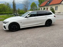 Vit Begagnad 2021 BMW 330e M Sport Kombi | 294 900 kr (Marknadspris)