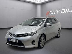 Silver Begagnad 2014 Toyota Auris Touring Sports Edition Kombi | 119 900 kr (Marknadspris)