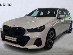Vit Begagnad 2024 BMW 520 M Sport Kombi | 689 900 kr