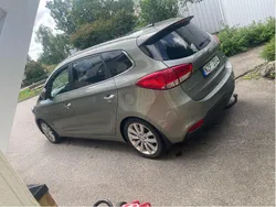 Grå Begagnad 2014 Kia Carens Minibuss | 127 000 kr (Dyr)