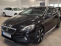 Svart Begagnad 2016 Volvo V40 CC Ocean Race Kombi | 195 000 kr (Marknadspris)