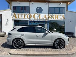 Ljusgrå Begagnad 2022 Porsche Cayenne Turbo SUV | 1 450 000 kr