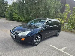 Blå Begagnad 2000 Ford Focus Ghia Kombi | 17 000 kr (Marknadspris)