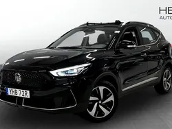 Svart (black) Begagnad 2021 MG ZS Luxury Sedan | 249 900 kr (Bra pris)