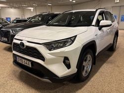 Vit Begagnad 2021 Toyota RAV4 Hybrid Active SUV | 269 900 kr (Marknadspris)