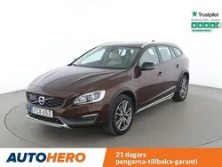 Brun Begagnad 2016 Volvo V60 CC Summum Kombi | 219 000 kr (Marknadspris)