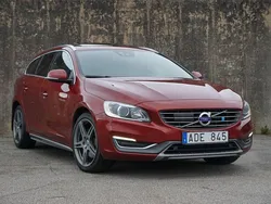Röd Begagnad 2013 Volvo V60 Summum Kombi | 159 000 kr (Dyr)