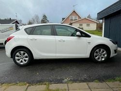 Vit Begagnad 2014 Opel Astra Halvkombi | 56 000 kr (Marknadspris)