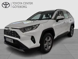 Vit Begagnad 2022 Toyota RAV4 Hybrid Active SUV | 364 900 kr (Marknadspris)