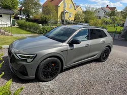 Grå Begagnad 2022 Audi e-tron S-Line SUV | 455 000 kr (Superpris)