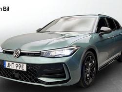 Ljusgrön Begagnad 2025 VW Passat R-line Kombi | 449 900 kr (Dyr)