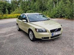 Grön Begagnad 2004 Volvo S40 Sedan | 30 000 kr (Marknadspris)