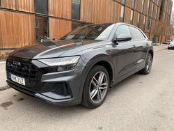 Grå Begagnad 2020 Audi Q8 S-Line SUV | 598 499 kr