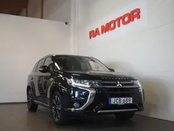 Svart Begagnad 2016 Mitsubishi Outlander P-HEV Comfort Edition SUV | 164 900 kr (Marknadspris)
