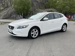 Vit Begagnad 2014 Volvo V40 Kinetic Kombi | 145 000 kr (Marknadspris)