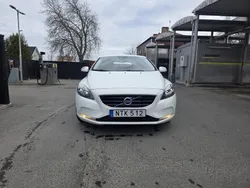 Vit Begagnad 2016 Volvo V40 Kinetic Kombi | 134 000 kr (Marknadspris)
