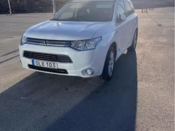Vit Begagnad 2014 Mitsubishi Outlander P-HEV SUV | 149 900 kr (Bra pris)
