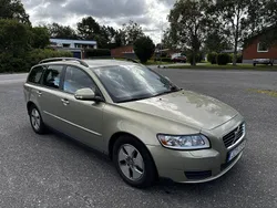 Grön Begagnad 2010 Volvo V50 Kinetic Kombi | 40 000 kr (Marknadspris)