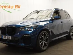 Blå Begagnad 2021 BMW X5 M Sport SUV | 648 800 kr (Marknadspris)