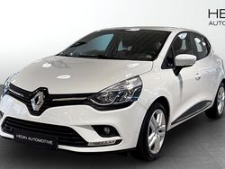 Vit (white) Begagnad 2017 Renault Clio IV Halvkombi | 89 900 kr (Marknadspris)