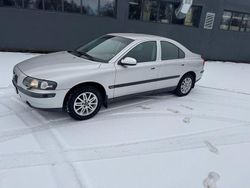 Grå Begagnad 2002 Volvo S60 Sedan | 32 000 kr (Marknadspris)