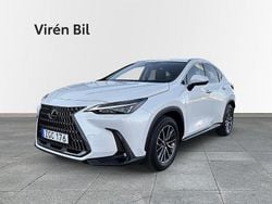 Vit Begagnad 2023 Lexus NX450h+ Business Edition SUV | 564 900 kr (Marknadspris)