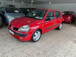 Mörkröd (röd) Begagnad 2005 Renault Clio R.S. Authentique Halvkombi | 13 900 kr (Marknadspris)
