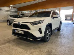 Vit Begagnad 2022 Toyota RAV4 Hybrid Edition SUV | 419 000 kr (Marknadspris)