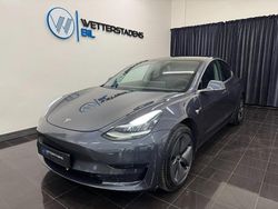 Grå Begagnad 2019 Tesla Model 3 Standard Range Plus Sedan | 199 900 kr (Marknadspris)