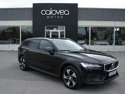 Svart Begagnad 2022 Volvo V60 CC Kombi | 219 900 kr (Bra pris)