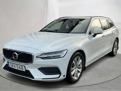 Vit Begagnad 2022 Volvo V60 Momentum Kombi | 259 000 kr (Marknadspris)