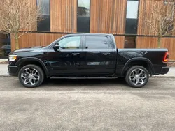 Svart Begagnad 2019 RAM 1500 Pickup | 624 500 kr (Bra pris)
