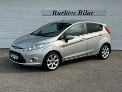 Grå Begagnad 2010 Ford Fiesta Titanium Halvkombi | 38 800 kr (Marknadspris)