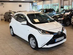 Vit Begagnad 2014 Toyota Aygo X-play Halvkombi | 64 900 kr (Marknadspris)