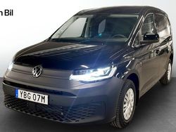 Svart (deep black pärleffekt) Ny 2025 VW Caddy Minibuss | 341 000 kr (Lite dyr)