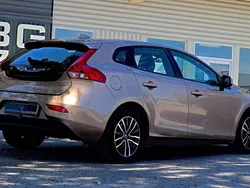 Brun Begagnad 2016 Volvo V40 Kombi | 139 900 kr (Marknadspris)