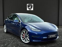 Deep blue metallic Begagnad 2019 Tesla Model 3 Performance Sedan | 299 900 kr (Dyr)