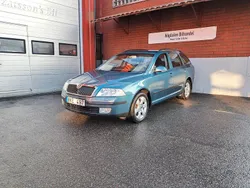 Ljusgrön Begagnad 2007 Skoda Octavia Kombi | 69 900 kr