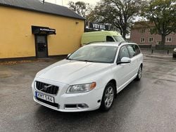 Vit Begagnad 2009 Volvo V70 Momentum Kombi | 42 000 kr (Bra pris)