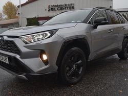 Grå Begagnad 2019 Toyota RAV4 Hybrid Style SUV | 334 900 kr (Marknadspris)