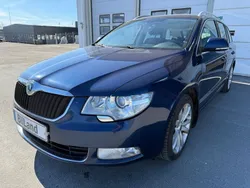 Mörkblå (blå) Begagnad 2013 Skoda Superb Ambition Kombi | 74 900 kr (Bra pris)