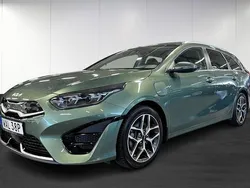 Grön (green) Begagnad 2023 Kia Ceed Kombi | 289 900 kr (Dyr)