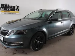 Mörkgrå (grå) Begagnad 2020 Skoda Octavia Style Kombi | 239 500 kr (Marknadspris)