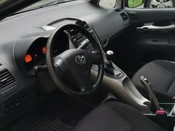 Silver Begagnad 2007 Toyota Auris Halvkombi | 42 000 kr (Marknadspris)