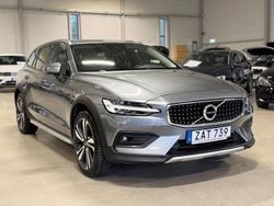 Grå Begagnad 2019 Volvo V60 CC SE Kombi | 369 900 kr (Dyr)
